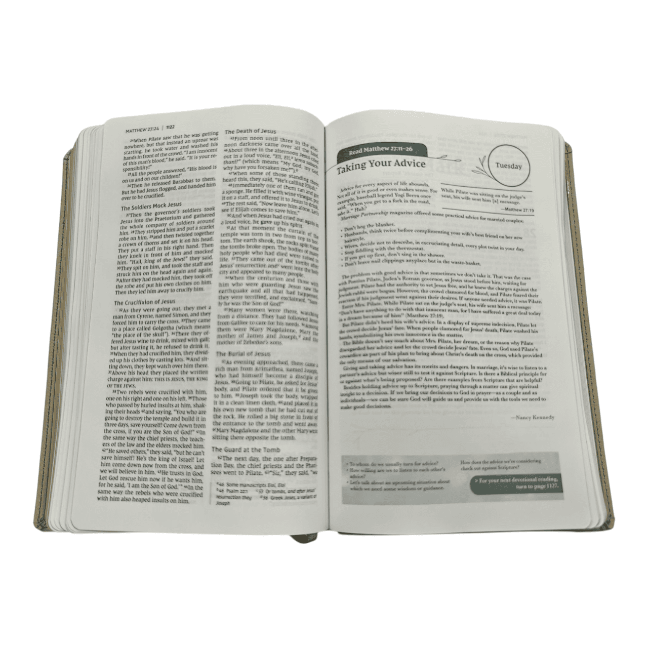 NIV Couple's Devotional Bible – Strengthen Your Relationship Through Shared Scripture (ISBN: 9780310464044)