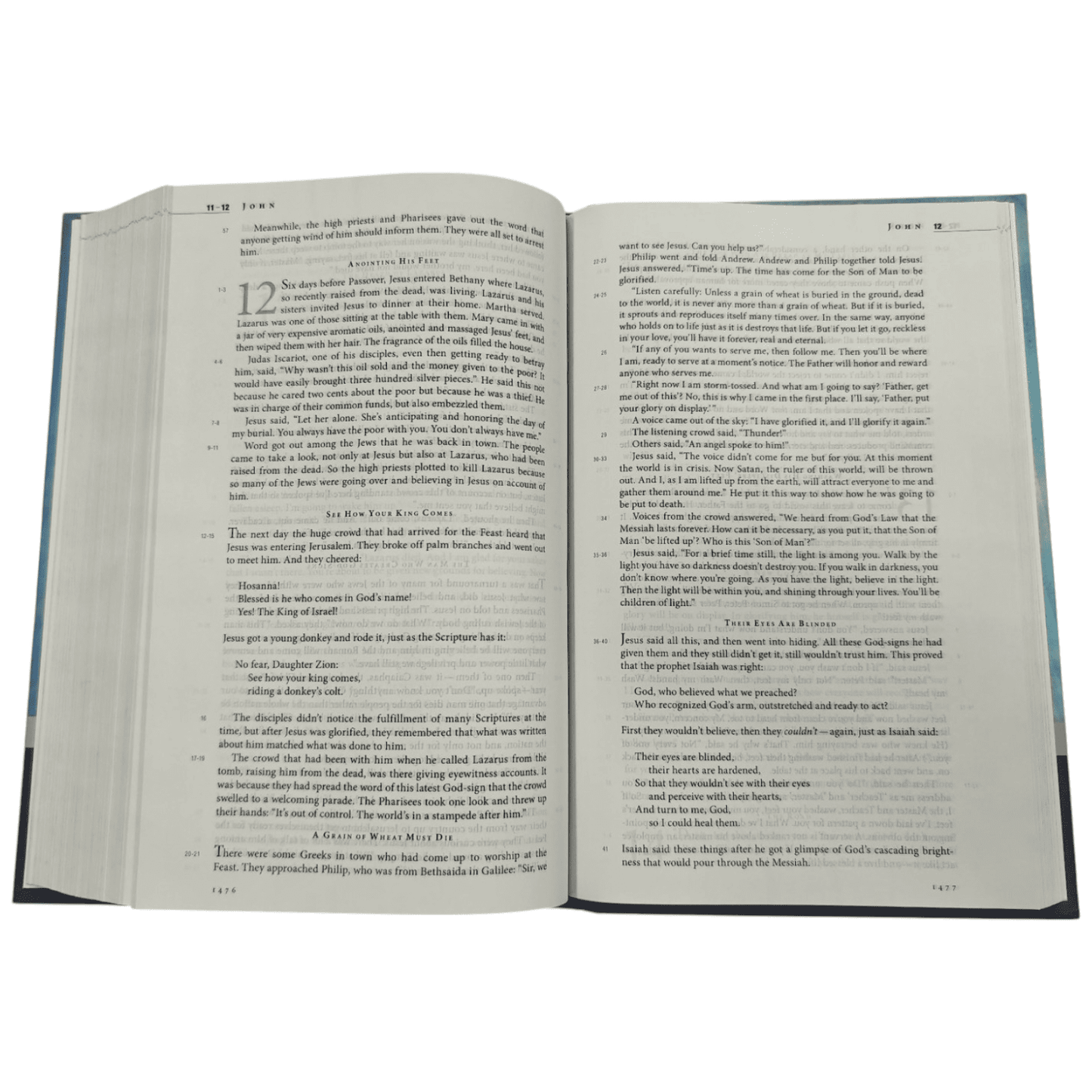 The Message Numbered Edition, Hardcover: Paragraph Format with Verse Numbers - Contemporary Bible Translation by Eugene Peterson - 9781576839164