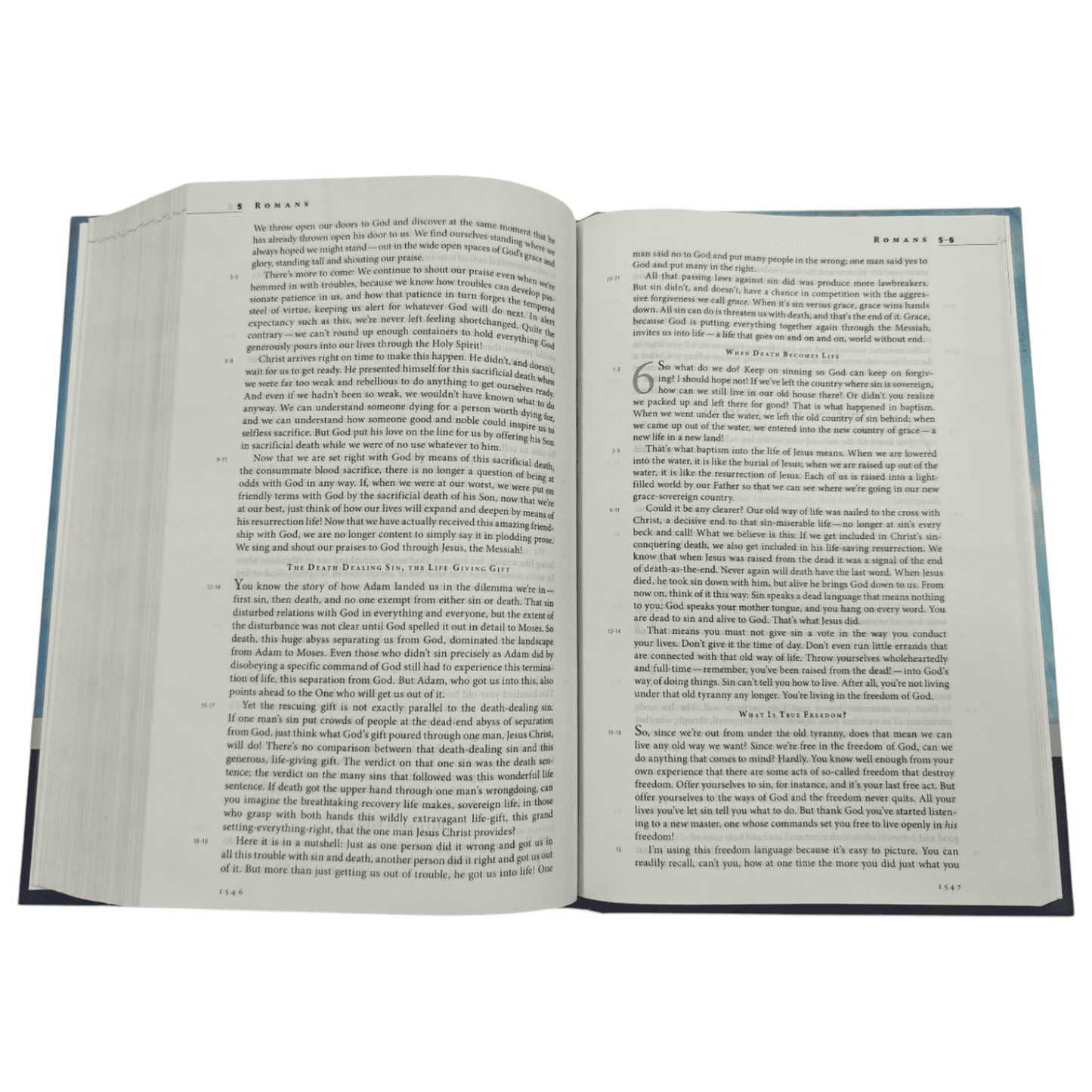 The Message Numbered Edition, Hardcover: Paragraph Format with Verse Numbers - Contemporary Bible Translation by Eugene Peterson - 9781576839164